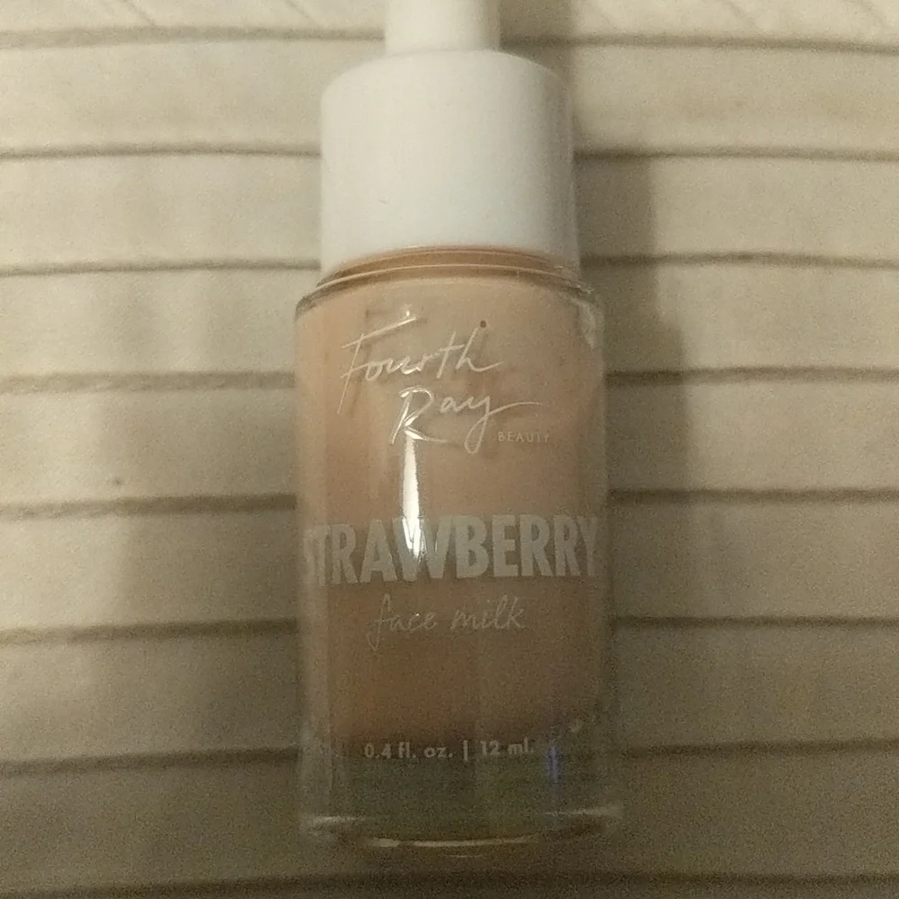 NWT Fourth Ray Strawberry Face Milk